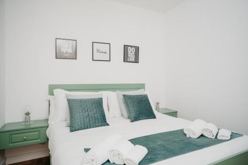 Кровать или кровати в номере Vista Napoli Residence by Casa Napoletana