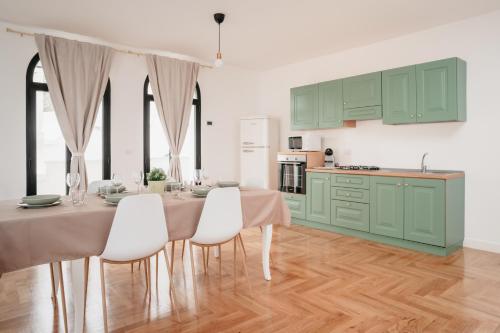 Кухня или мини-кухня в Vista Napoli Residence by Casa Napoletana

