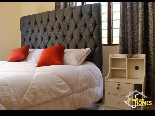 Postel nebo postele na pokoji v ubytování Khalisee Homes Studio Apartment 2