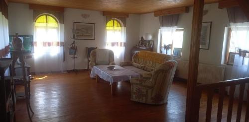 a living room with a couch and a table at Casa de pe lac Fedelesoiu , in Râmnicu Vâlcea