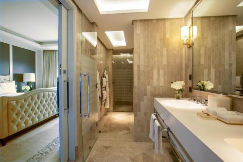 Un baño de Fairmont Amman