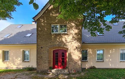 a brick house with a red door at Ferienwohnung Waren in Zirtow in Wesenberg