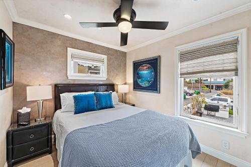 a bedroom with a bed and a ceiling fan at Villa Teatro at the Retreat in Laguna Beach in Laguna Beach