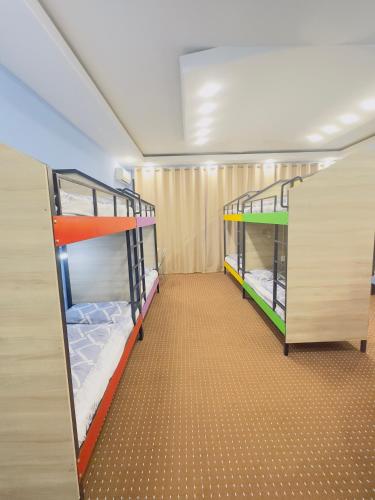Μία ή περισσότερες κουκέτες σε δωμάτιο στο The Top Hostel