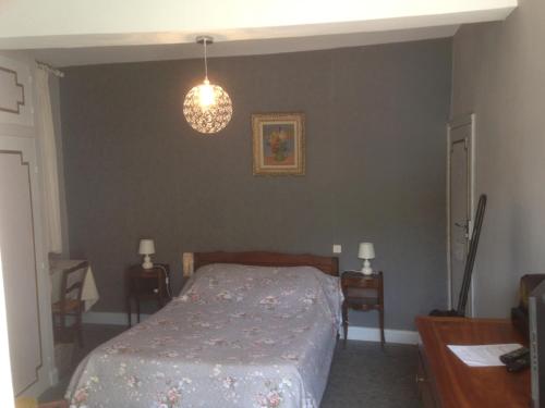 Ένα ή περισσότερα κρεβάτια σε δωμάτιο στο Hostellerie de La Poste