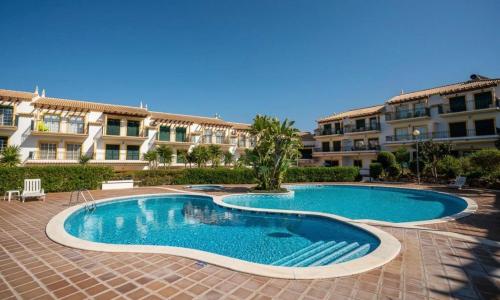 a large swimming pool in front of a building at Condominio Cerro da Guia in Guia