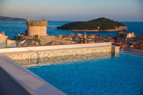 Royal Fort - The View Rooftop pool