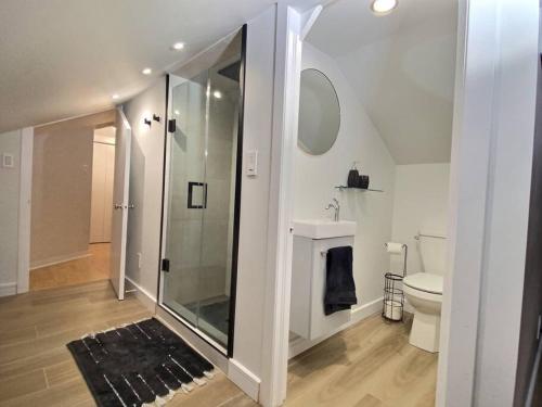 a bathroom with a glass shower and a toilet at PANORAMA DE LA DETENTE-BORDURE DE FLEUVE (309418) in Saint-Laurent-de-l'ile d'Orleans