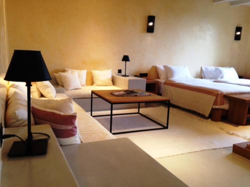 a living room with couches and a coffee table at Toscana Town Square Suites in Mu Si