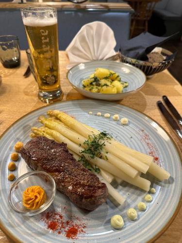 ホテルの敷地内または近くでの食事または食べ物
