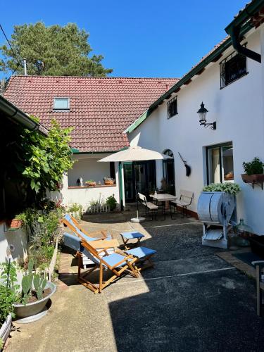 a patio with chairs and a house at derHofRat in Litzelsdorf