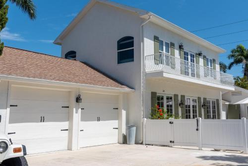 215 Spring Avenue Home – Photos 2