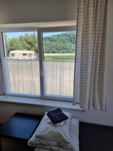 a large window with a view of a balcony at Słoneczna Przystań Klimkówka pokoje camp pole namiotowe in Klimkówka