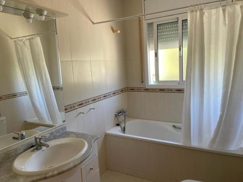 Fotografie z fotogalerie ubytování AME437 v destinaci Les tres Cales