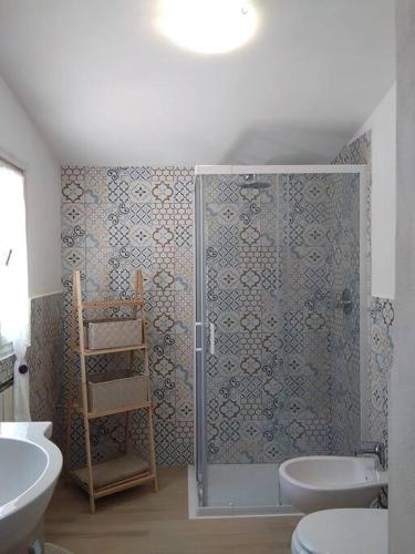 a bathroom with a shower and a toilet and a sink at La casa dei nonni - services included - servizi inclusi in Capoliveri