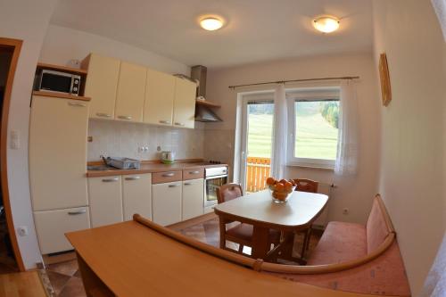 Dapur atau dapur kecil di Apartments Rožič