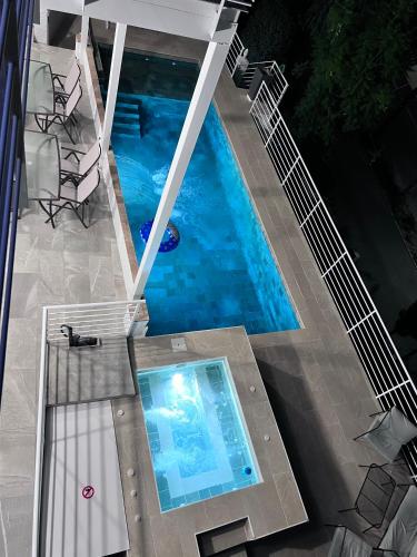 Dream villa with heated swimming pool, jacuzzi, waterfall, heating is extra