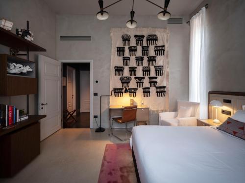 a bedroom with a bed and a living room at Paradis Pietrasanta in Pietrasanta