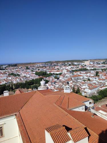 Γενική άποψη της πόλης Estremoz ή θέα της πόλης από  αυτή η παραθεριστική κατοικία