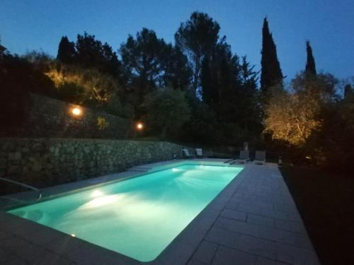 a swimming pool in a backyard at night at LA PERASCEDA in Spéracèdes