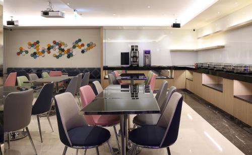 a dining room with tables and chairs at Royal Jade Boutique Hotel in Taipei