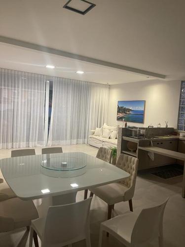 Posezení v ubytování Casa 4 suítes com piscina Condomínio Lagoa Dourada Ilha de Itaparica BA