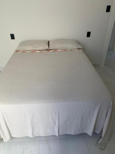 Postel nebo postele na pokoji v ubytování Casa 4 suítes com piscina Condomínio Lagoa Dourada Ilha de Itaparica BA