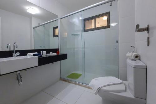 a bathroom with a shower and a toilet and a sink at Wai Wai Cumbuco Vista Lateral Mar 2 Quartos in Cumbuco