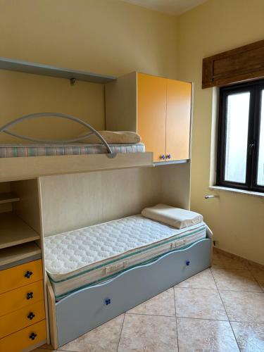 a room with two bunk beds and a window at Appartamenti Estivi in Cirò Marina