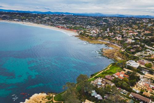 an aerial view of a beach and the ocean at Seashore Suites by AvantStay Modern Comfort Steps from La Jolla Cove in San Diego