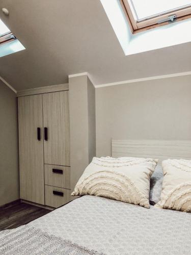 Postel nebo postele na pokoji v ubytování Apartament przy wyciągach,wieża widokowa