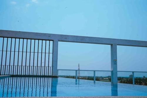 Πισίνα στο ή κοντά στο Aeonsky apartment Negombo beach and airport