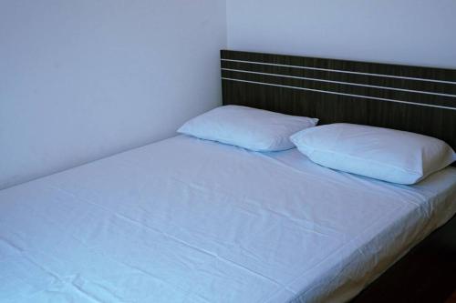 Ένα ή περισσότερα κρεβάτια σε δωμάτιο στο Aeonsky apartment Negombo beach and airport