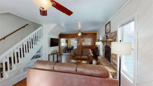 Blue House – Photos 3