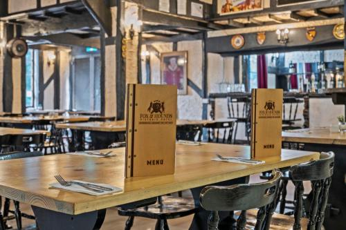 The Fox and Hounds Historic Hotelにあるレストランまたは飲食店