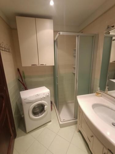 a bathroom with a washing machine and a sink at Appartamenti Lungomare Savona in Savona