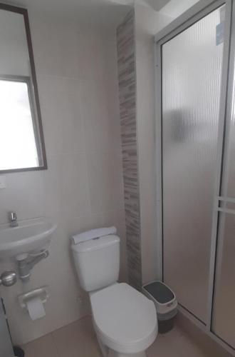 a bathroom with a toilet and a sink and a shower at ALOJAMIENTO Popayán - Viajes Sin Límites in Popayan