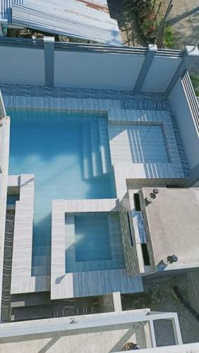 an overhead view of a swimming pool at Rowena's River Resort in Nalsian
