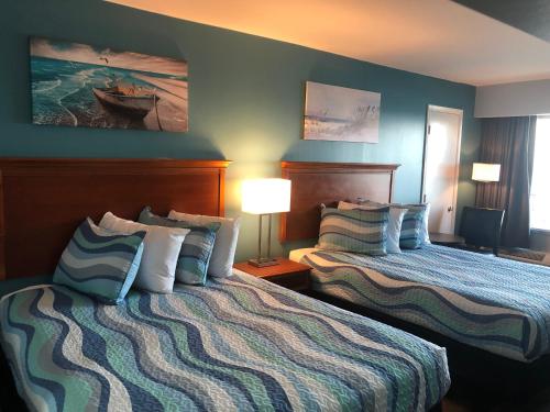 Ένα ή περισσότερα κρεβάτια σε δωμάτιο στο Gazebo Inn Oceanfront
