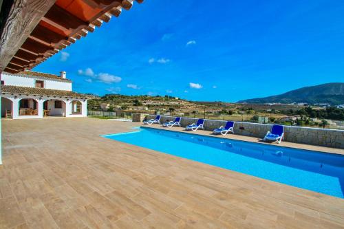 Rosalia - holiday home with panoramic view and private pool in Teluda