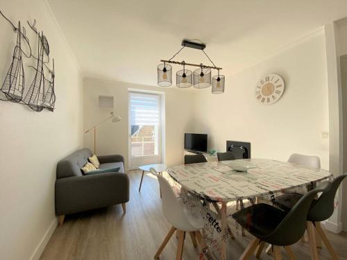 Appartement rénové 5 personnes avec balcon au centre de Perros-Guirec - FR-1-368-382
