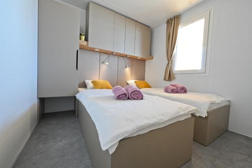 Postel nebo postele na pokoji v ubytování O'LIVE PREMIUM Mobile Home