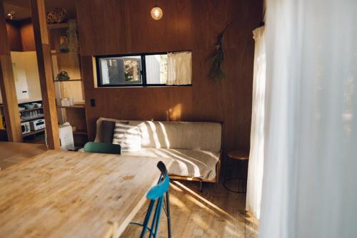 a bedroom with a bed and a table in a room at Villa Yumigahama in Minamiizu