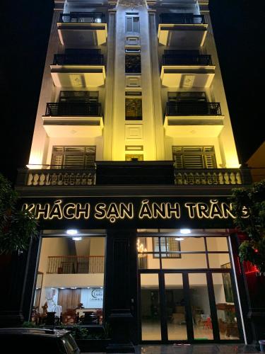 a tall building with a sign for a restaurant at Khách sạn Ánh Trăng in Lạng Sơn