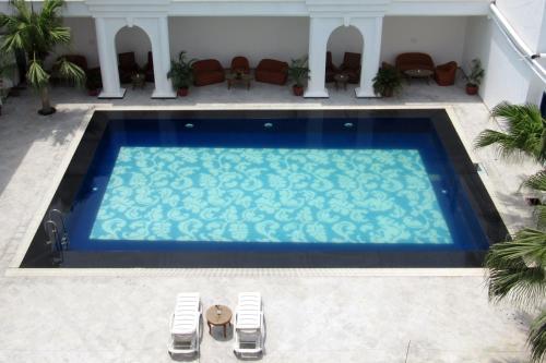 Πισίνα στο ή κοντά στο Ritz Plaza