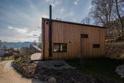 a small wooden house on a hill at Apartmán Nežichov 2 U Polocka in Toužim
