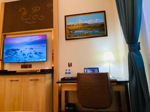 TV a/nebo společenská místnost v ubytování Mazaalai Hotel