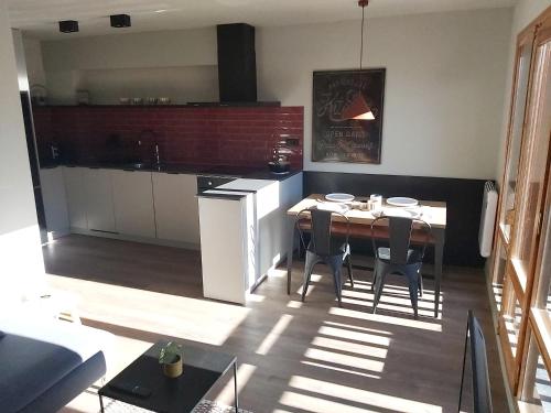 a kitchen with a table and chairs in a room at Boí Taüll CALMA I in Taull