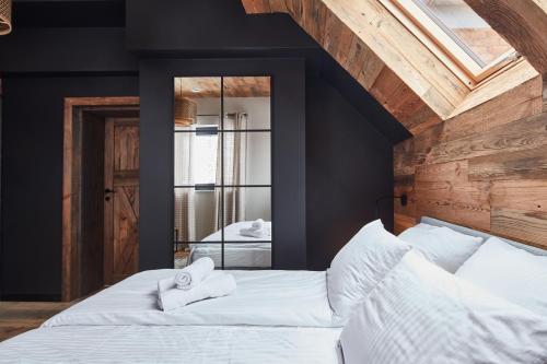 a bedroom with a large bed with white sheets at HighZen Pozezdrze in Pozezdrze
