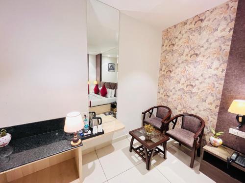 Zona de estar de Hotel The Savode - Just 2 Mins From Golden Temple Amritsar